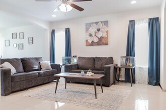 6010 Leopoldo Dr in Laredo, TX - Building Photo - Building Photo