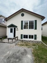 1241 Huntington Cir in Peterborough, ON - Building Photo