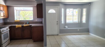 1425 S White Ave, Unit B in Pomona, CA - Building Photo - Building Photo