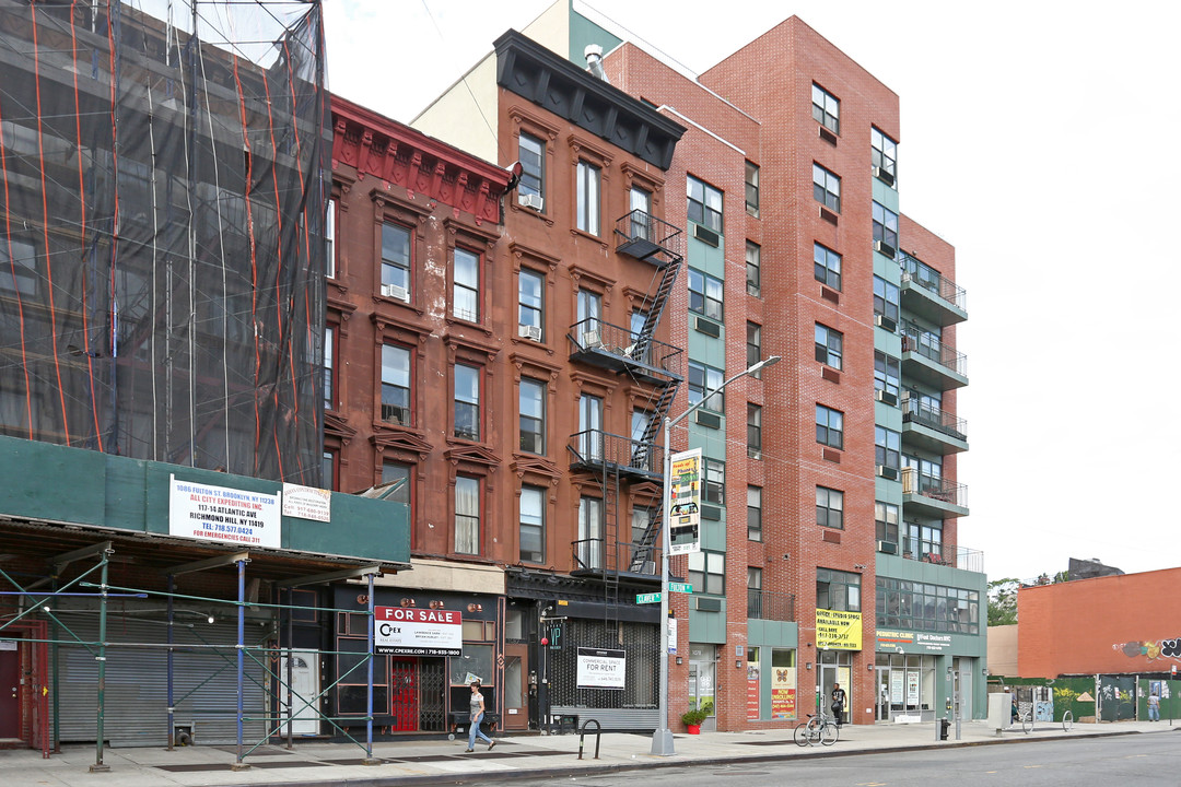 1082 Fulton St in Brooklyn, NY - Building Photo