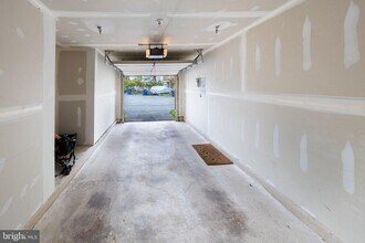 1605 Potomac Greens Dr in Alexandria, VA - Building Photo - Building Photo