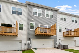 703 Lucky Clover Wy in Fuquay Varina, NC - Building Photo - Building Photo