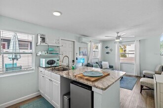 2084 Grove St in Sarasota, FL - Building Photo - Building Photo