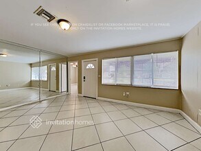 7041 SW 27th St in Miramar, FL - Foto de edificio - Building Photo