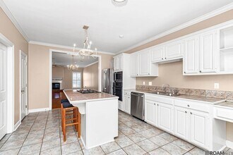 9007 Highland Rd in Baton Rouge, LA - Foto de edificio - Building Photo