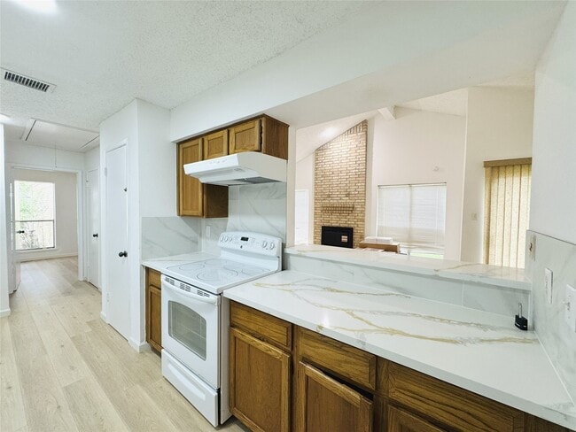 2906 Shadow Trail Dr