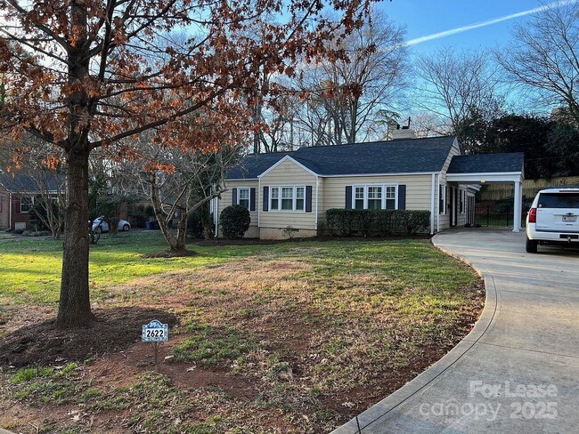2622 Idlewood Cir in Charlotte, NC - Building Photo - Building Photo