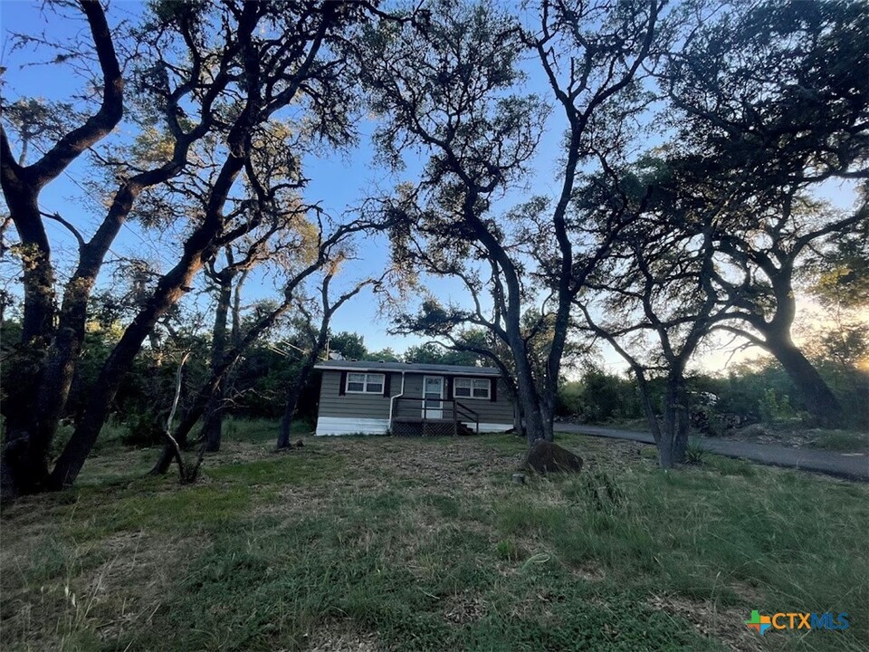 114 Post Oak Ln in Canyon Lake, TX - Building Photo