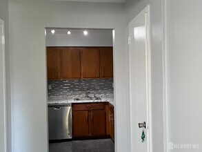 419 Cricket Ln in Woodbridge Township, NJ - Building Photo - Building Photo