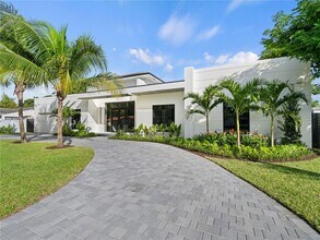 543 NE 109th St in Miami, FL - Building Photo - Building Photo