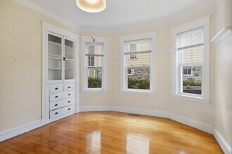 32 Walnut St in Arlington, MA - Building Photo - Building Photo