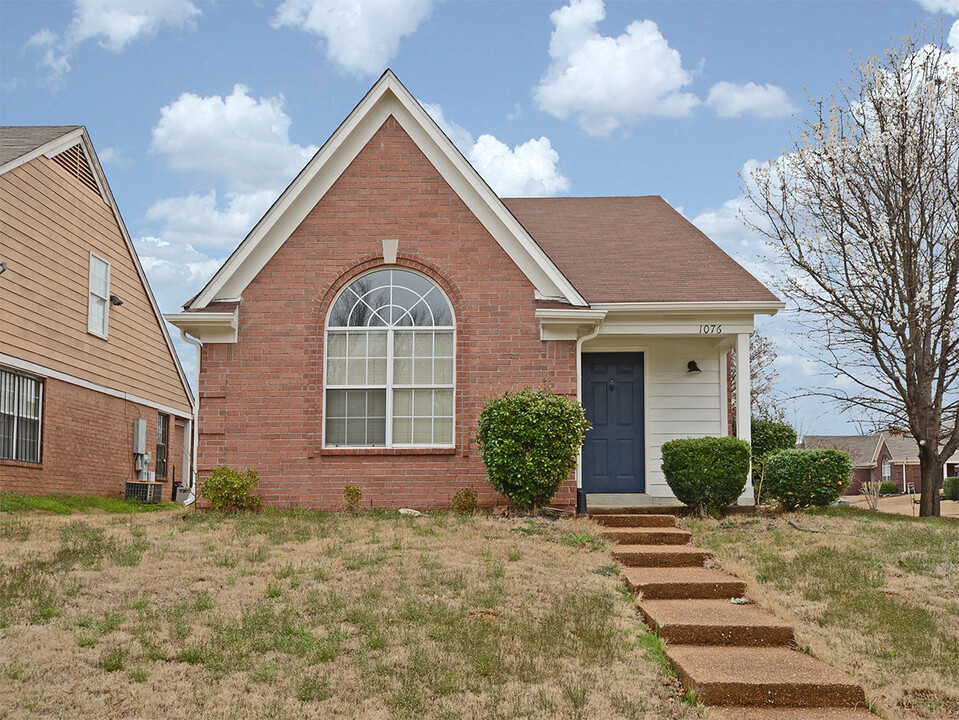 1076 Whitten Rd in Bartlett, TN - Building Photo