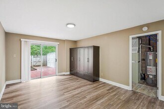 14707 Bentley Square in Centreville, VA - Building Photo - Building Photo