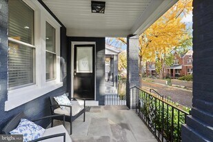 521 Quintana Pl NW in Washington, DC - Building Photo