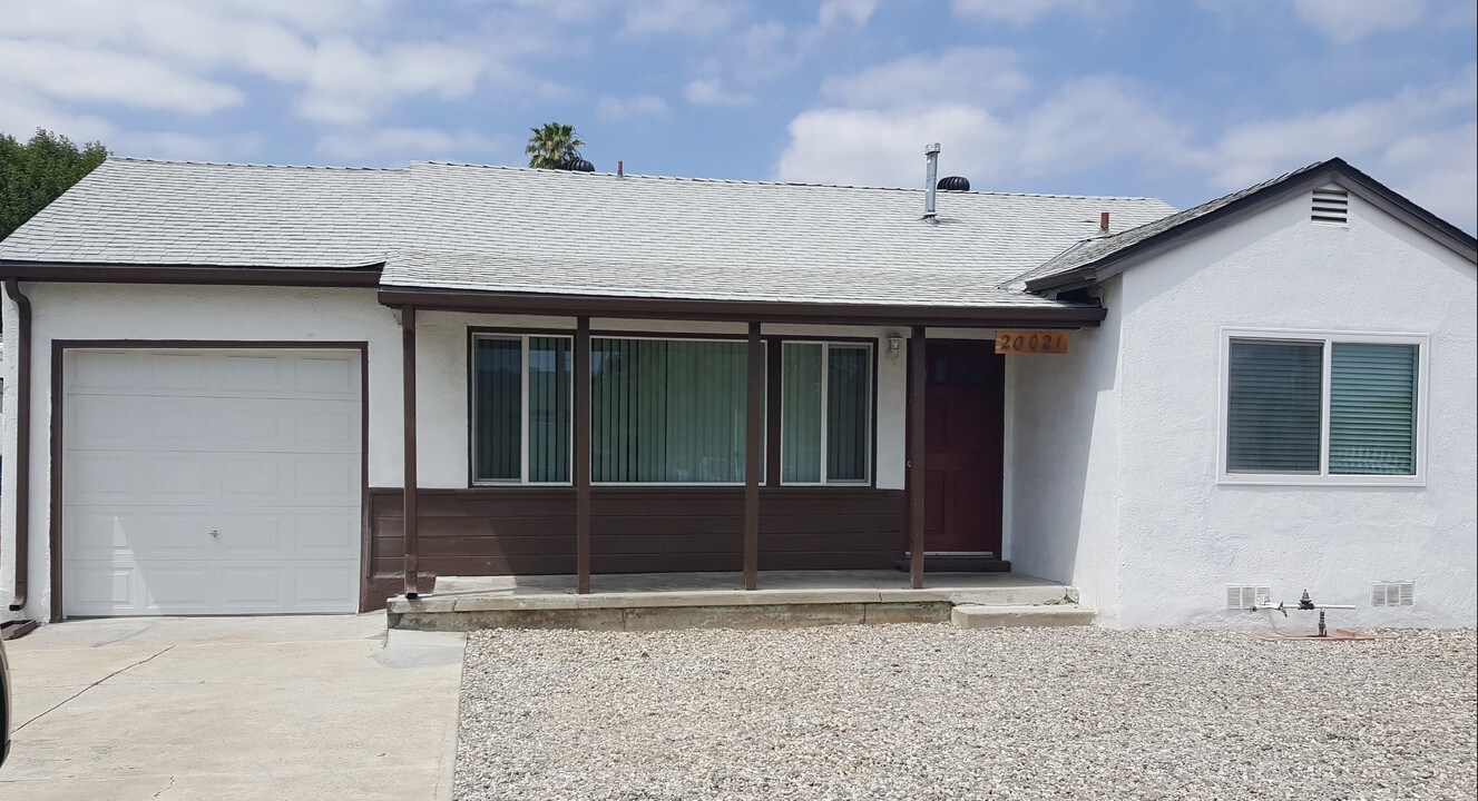 20021 Vanowen St in Los Angeles, CA - Building Photo