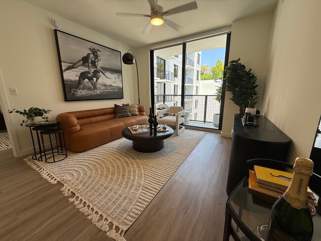 29 NW 28th St, Unit C1 in Miami, FL - Building Photo - Building Photo