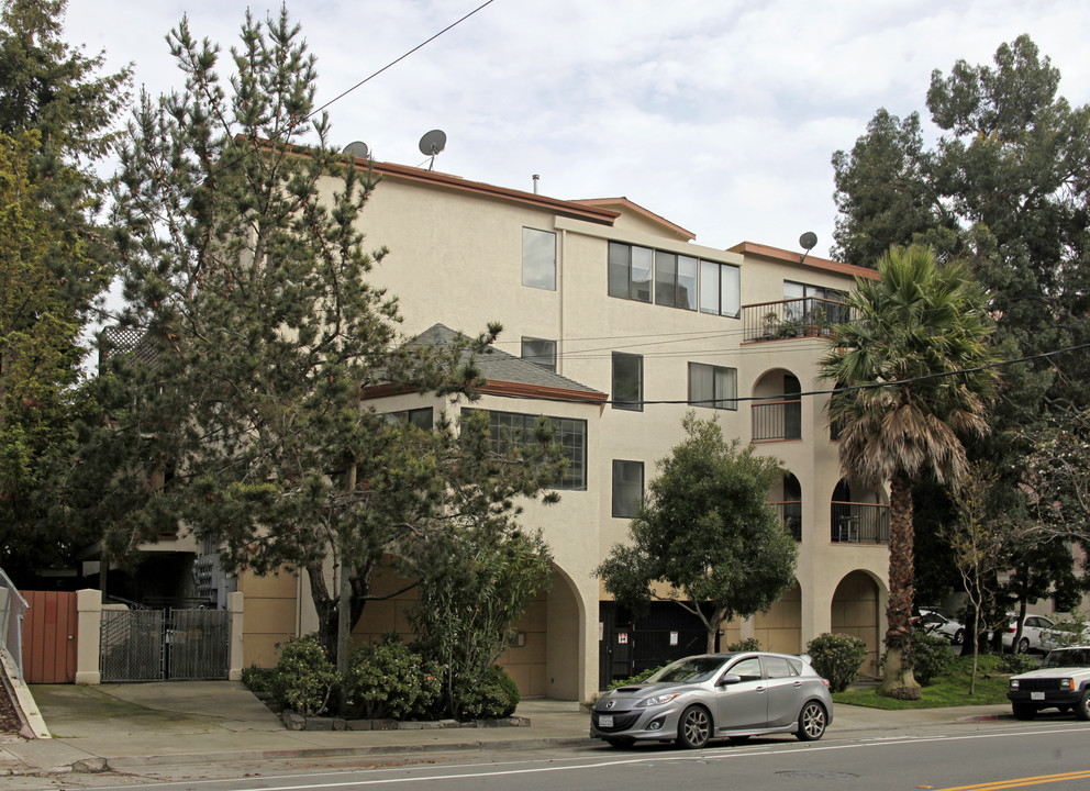 388 Santa Clara Ave in Oakland, CA - Building Photo