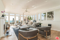 18125 Coastline Dr in Malibu, CA - Foto de edificio - Building Photo