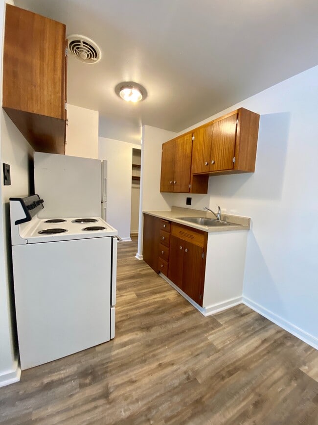 Escolier Apartments in Seattle, WA - Building Photo - Building Photo