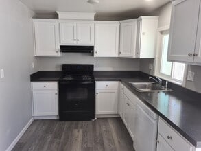 2426 White Ave, Unit B in Klamath Falls, OR - Building Photo - Building Photo