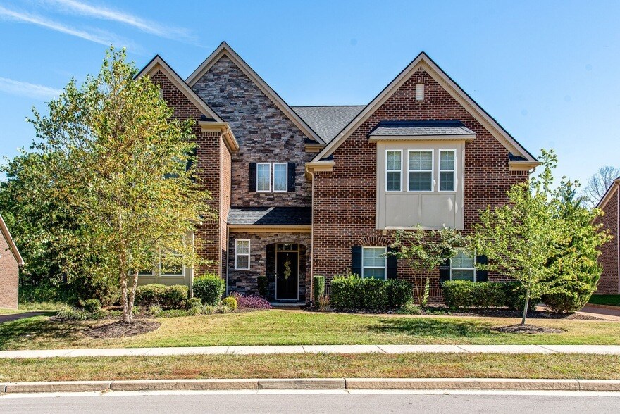 9810 Glenmore Ln in Brentwood, TN - Building Photo