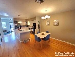 1400 Lagrange St, Unit 1409 in Boston, MA - Foto de edificio - Building Photo