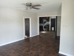 1108 Poindexter Ave in Cleburne, TX - Building Photo - Building Photo