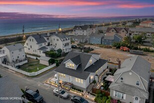 2 Via Ripa Wy in Sea Bright, NJ - Building Photo