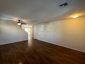 1567 N Kirby St in Gilbert, AZ - Foto de edificio - Building Photo