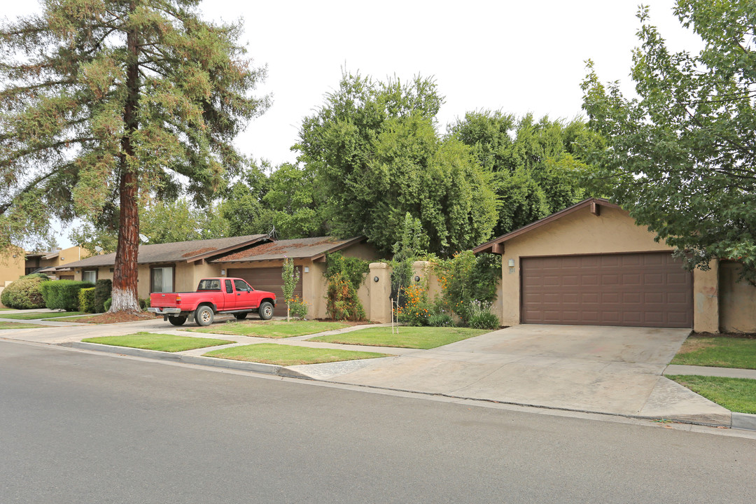 1220 Sylmar Ave in Fresno, CA - Foto de edificio