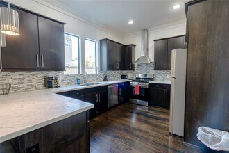 1205 Summer St in Houston, TX - Foto de edificio - Building Photo