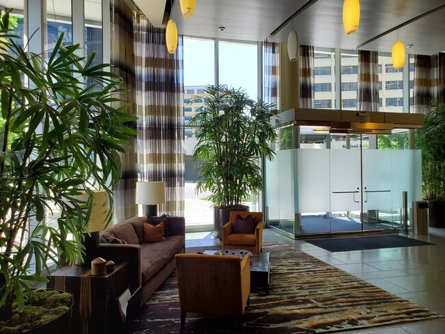 10700 NE 4th St in Bellevue, WA - Building Photo - Building Photo