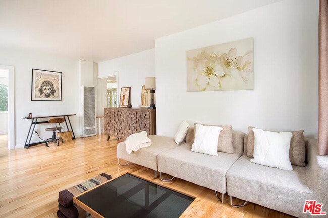 716 Sunset Ave in Los Angeles, CA - Building Photo - Building Photo