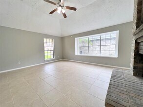 2033 Sandy Knoll Dr in Missouri City, TX - Building Photo - Building Photo