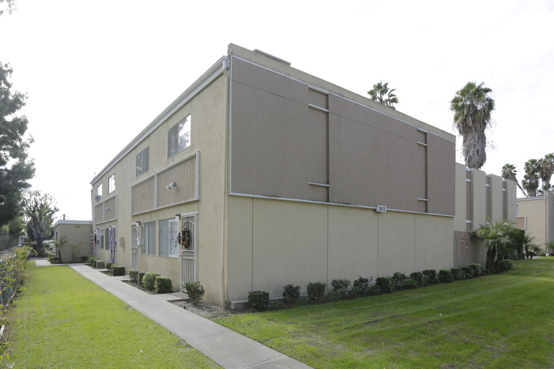 3902 W El Rancho Ave in Orange, CA - Building Photo