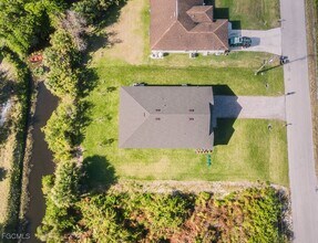 553 Kingsbury Ln in Lehigh Acres, FL - Building Photo - Building Photo