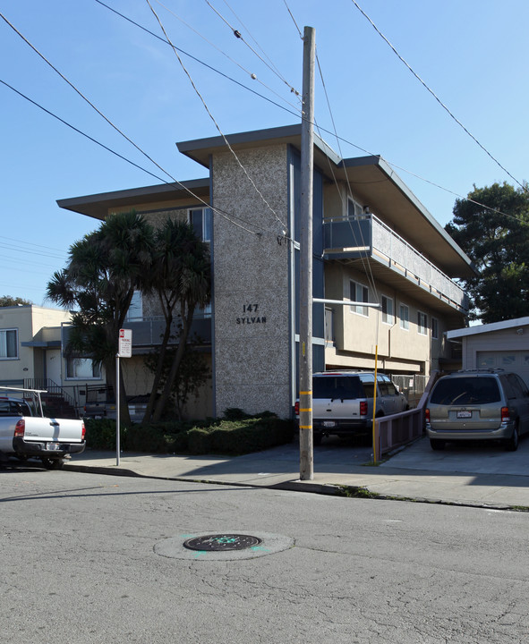 147 Sylvan Ave in San Bruno, CA - Building Photo