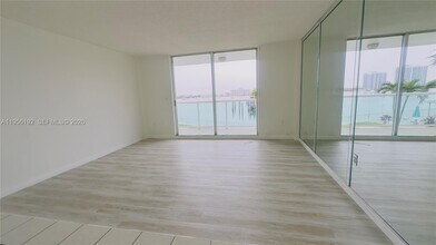 2841 NE 163rd St in North Miami Beach, FL - Building Photo - Building Photo