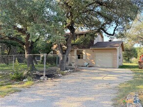 850 Riviera Dr in Canyon Lake, TX - Building Photo - Building Photo