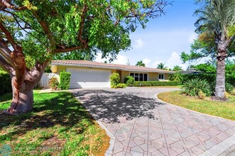 2231 NE 34th Ct in Lighthouse Point, FL - Foto de edificio - Building Photo