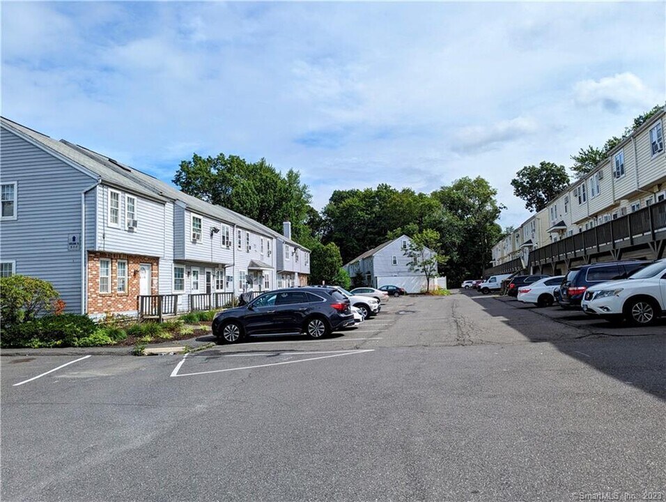 14 Scuppo Rd in Danbury, CT - Building Photo