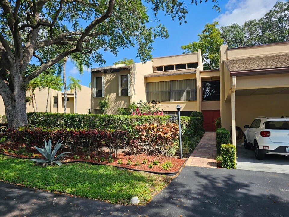 6461 Pumpkin Seed Cir in Boca Raton, FL - Building Photo