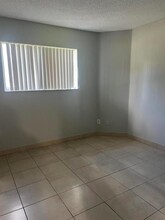 3461 NW 44th St, Unit 101 in Lauderdale Lakes, FL - Building Photo - Building Photo