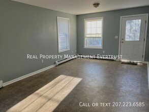 240 Cumberland St-Unit -1 in Westbrook, ME - Building Photo - Building Photo