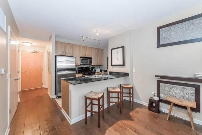 property at 350 N Desplaines St