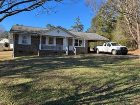 1 Spring Cir in Fountain Inn, SC - Building Photo