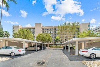 6530 Boca Del Mar Dr in Boca Raton, FL - Building Photo - Building Photo