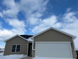 7521 Melody Cir E in Fort Wayne, IN - Building Photo
