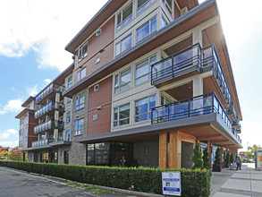 Saltaire in White Rock, BC - Building Photo - Building Photo