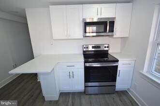 211 E Union St in Burlington, NJ - Building Photo - Building Photo